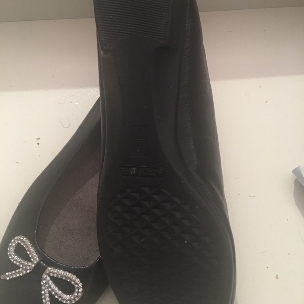 Leather flats with bow